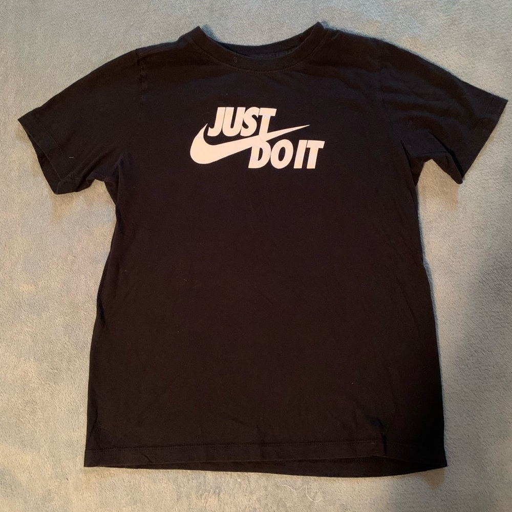 Nike boys tee